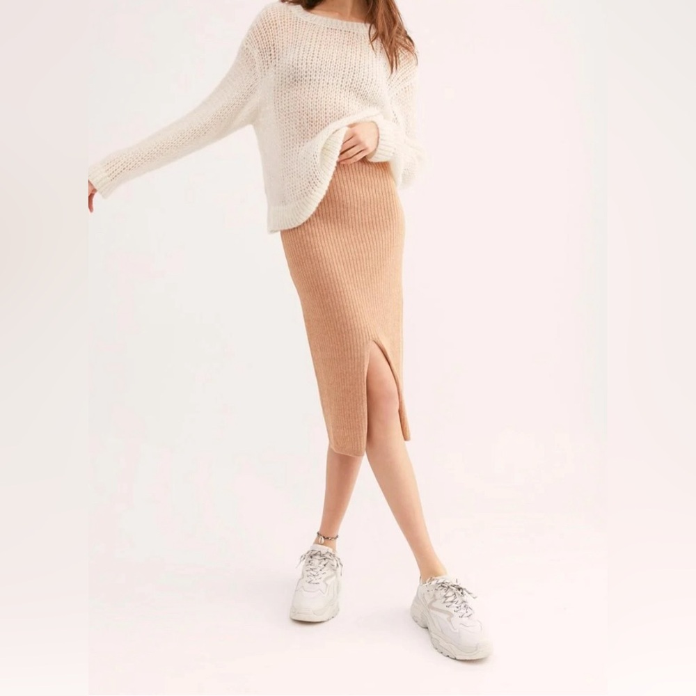 Free People Ribbed Knit Midi Skirt- Size M LIKE NEW